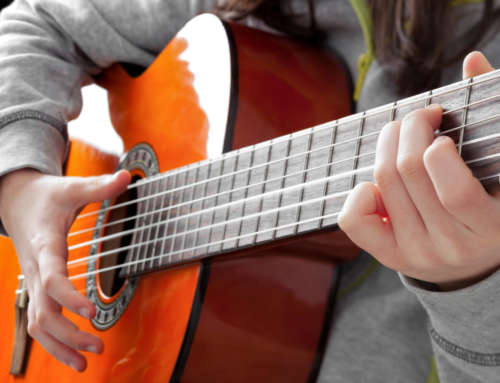 Entspannt Gitarre lernen – mit weniger Stress zu nachhaltigeren Lernerfolgen