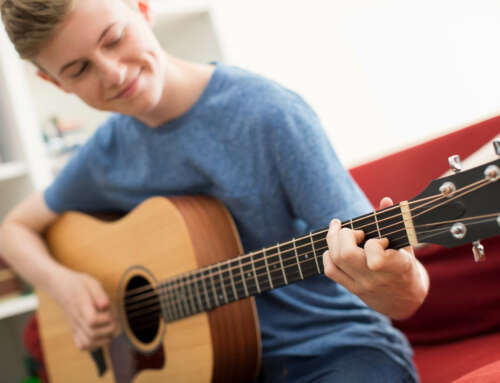 Entspannung durch die Gitarre – wie ein Saiteninstrument dich zur Ruhe finden lässt